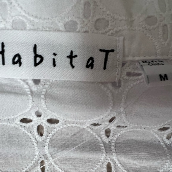 Habitat Clothes to Live in Tunic Top Eyelet Womens Medium Button Shirt NEW. 39 - Picture 2 of 5